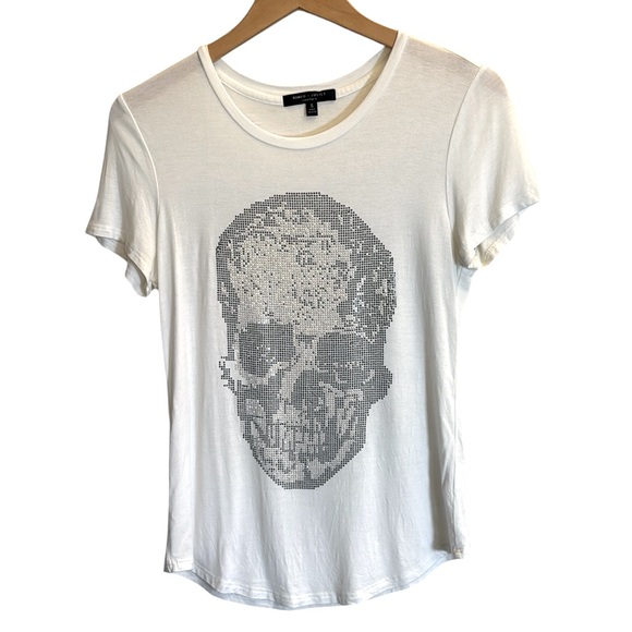 Romeo & Juliet Couture Tops - Women’s Shimmery Skull Tee White Silver Metallic Beaded Whimsigoth Grunge Small